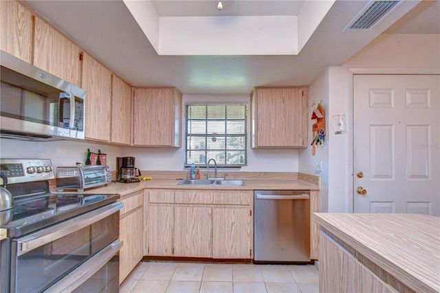 4008 ASHFORD GREEN PLACE F204, Tampa, FL 33613