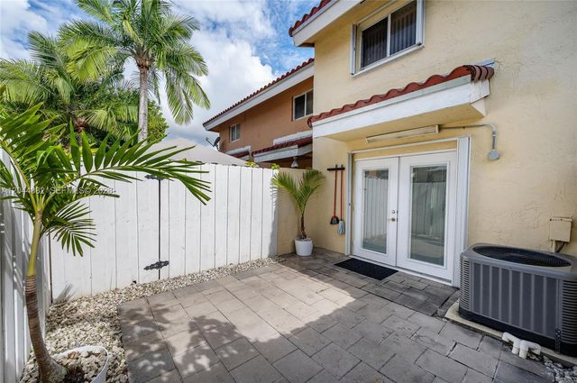 550 NW 82nd Ct 383, Miami, FL 33126
