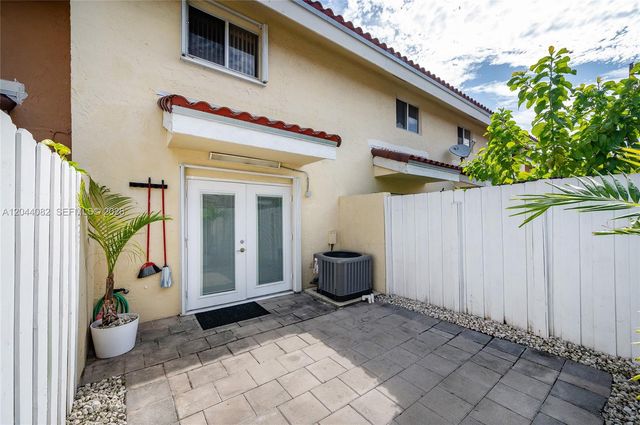 550 NW 82nd Ct 383, Miami, FL 33126