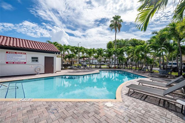550 NW 82nd Ct 383, Miami, FL 33126