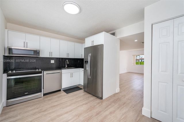 550 NW 82nd Ct 383, Miami, FL 33126