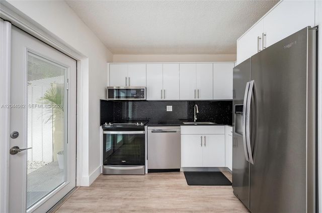 550 NW 82nd Ct 383, Miami, FL 33126