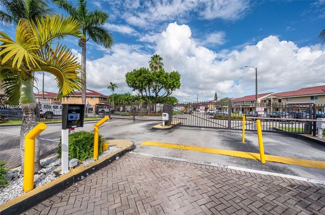 550 NW 82nd Ct 383, Miami, FL 33126