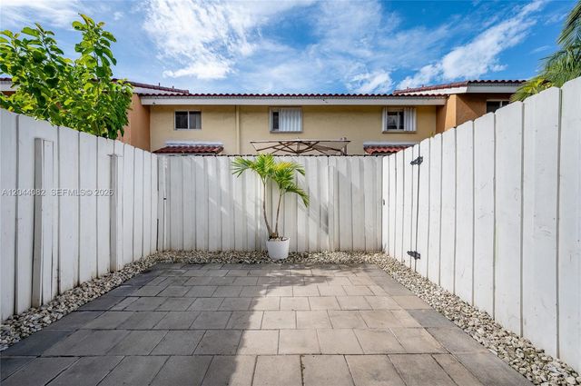 550 NW 82nd Ct 383, Miami, FL 33126