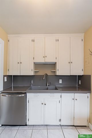 5012 Cass Street, Omaha, NE 68132