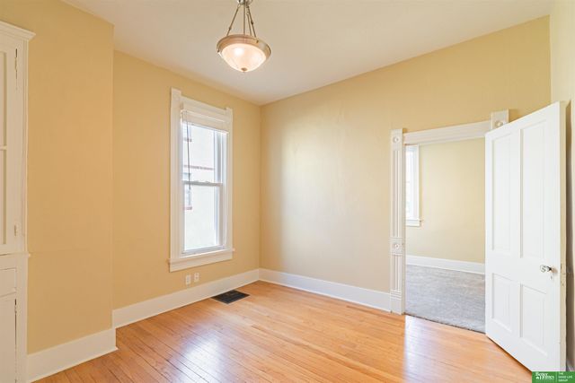 5012 Cass Street, Omaha, NE 68132