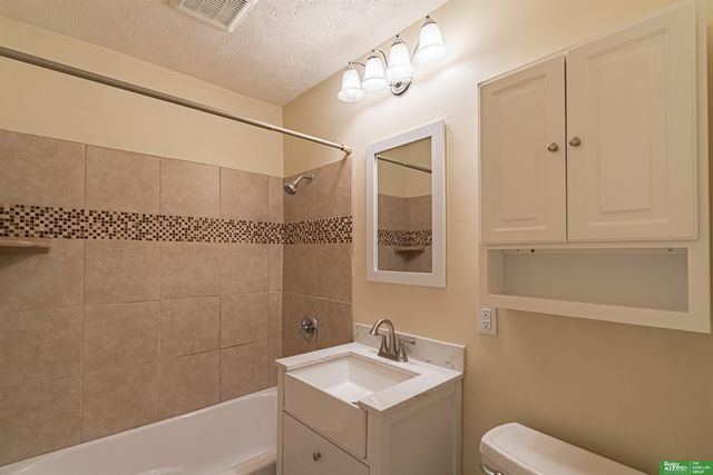 5012 Cass Street, Omaha, NE 68132