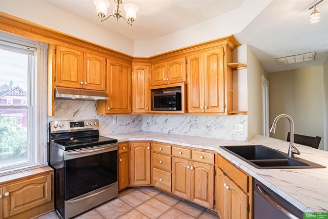5012 Cass Street, Omaha, NE 68132