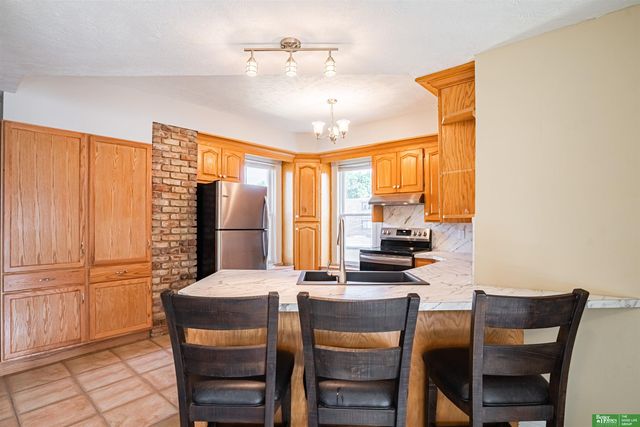 5012 Cass Street, Omaha, NE 68132