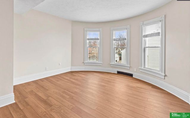 5012 Cass Street, Omaha, NE 68132
