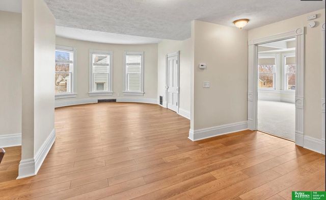 5012 Cass Street, Omaha, NE 68132