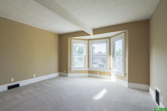 5012 Cass Street, Omaha, NE 68132