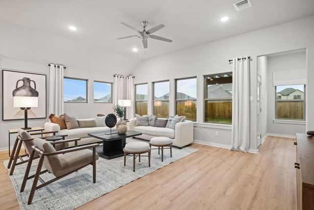 154 Tolo DR, Elgin, TX 78621