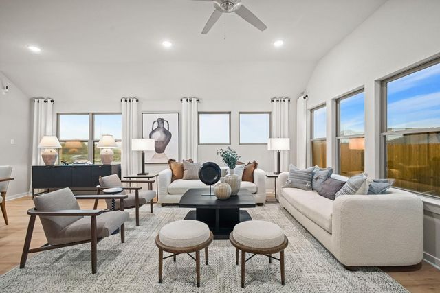 154 Tolo DR, Elgin, TX 78621