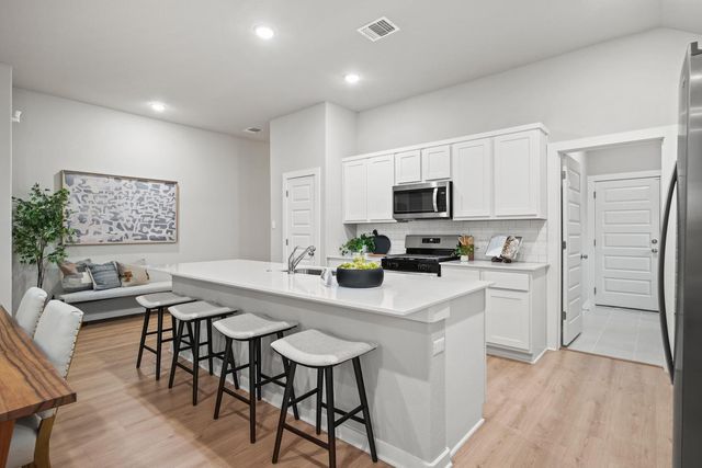 154 Tolo DR, Elgin, TX 78621