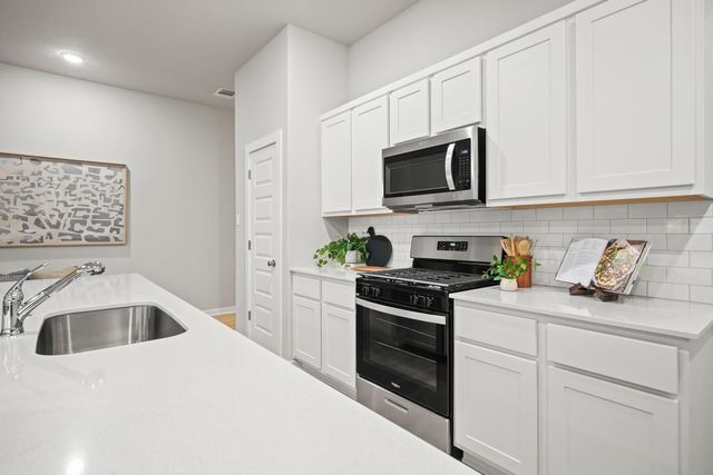 154 Tolo DR, Elgin, TX 78621