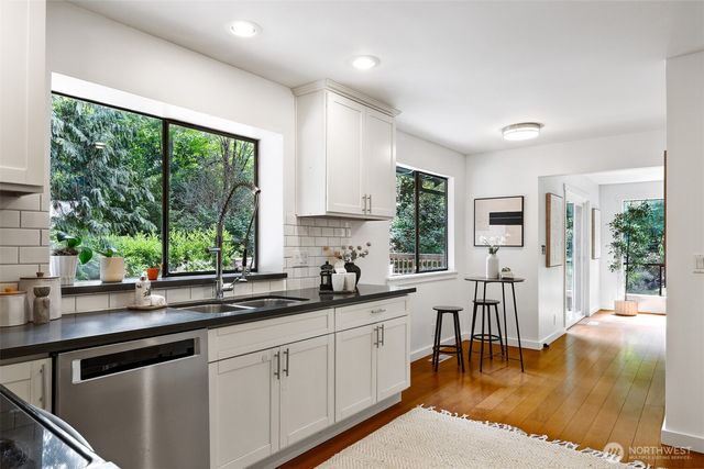 6955 NE Hidden Cove Road, Bainbridge Island, WA 98110