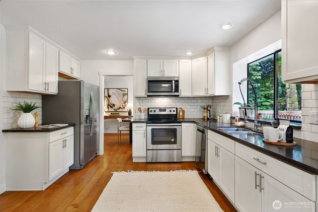6955 NE Hidden Cove Road, Bainbridge Island, WA 98110