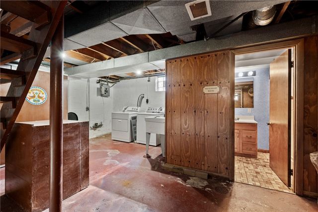 951 Rita Dr, Wilkins Twp, PA 15221