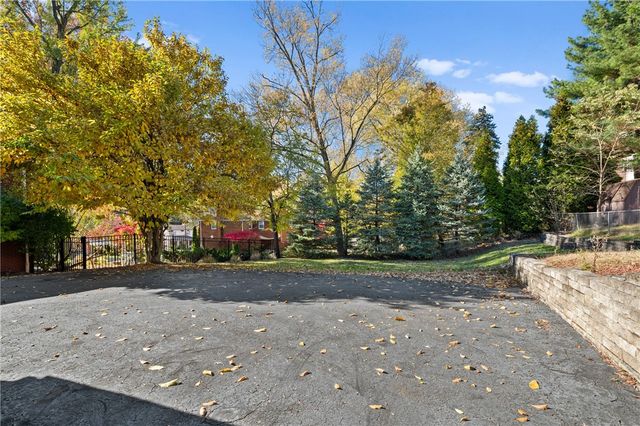 951 Rita Dr, Wilkins Twp, PA 15221