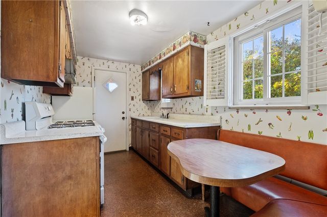 951 Rita Dr, Wilkins Twp, PA 15221