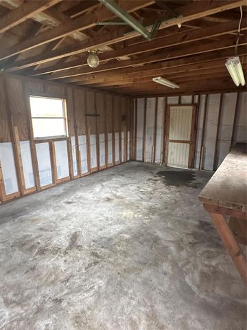 501 Cindyrella Drive, Highlands, TX 77562