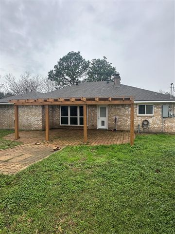 501 Cindyrella Drive, Highlands, TX 77562