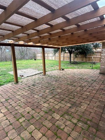501 Cindyrella Drive, Highlands, TX 77562