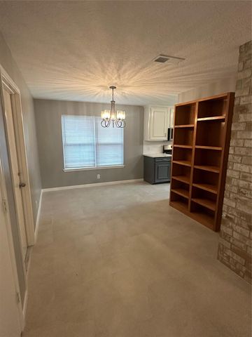 501 Cindyrella Drive, Highlands, TX 77562