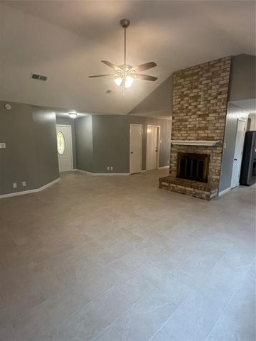 501 Cindyrella Drive, Highlands, TX 77562