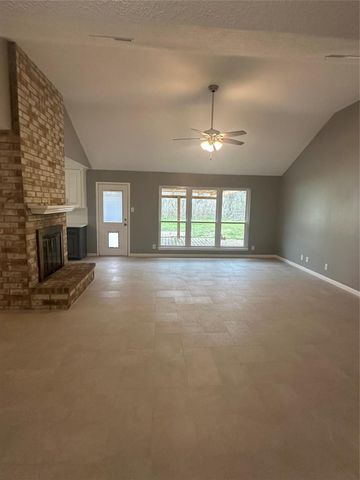 501 Cindyrella Drive, Highlands, TX 77562