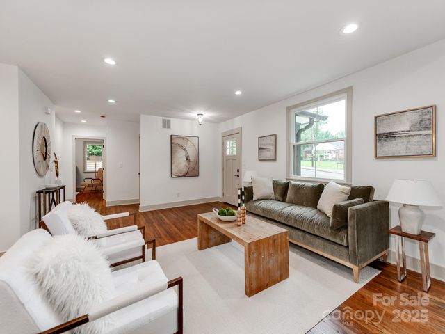 2114 Thurmond Place, Charlotte, NC 28205