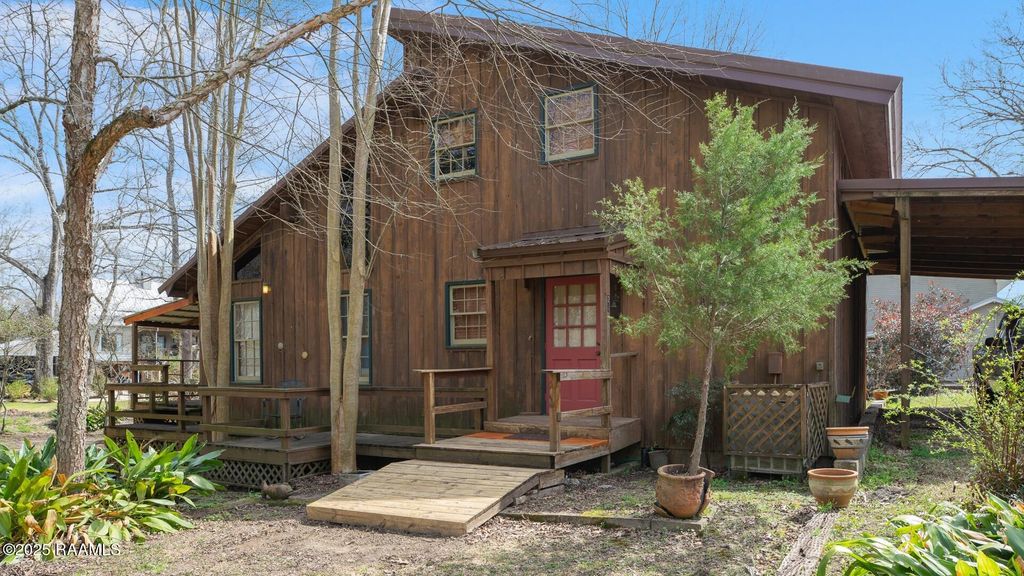 24 Hidden Hills, Arnaudville, LA 70512