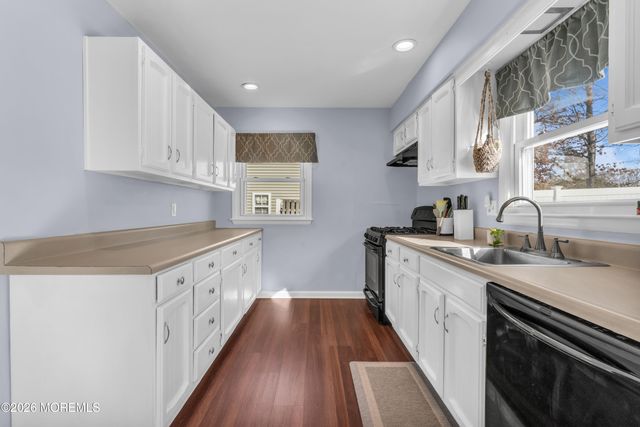 9 Ivy Place, Howell, NJ 07731