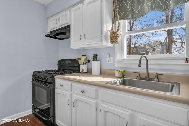 9 Ivy Place, Howell, NJ 07731