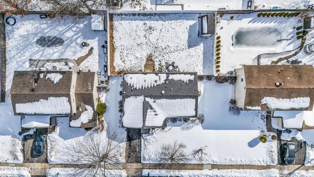 9 Ivy Place, Howell, NJ 07731