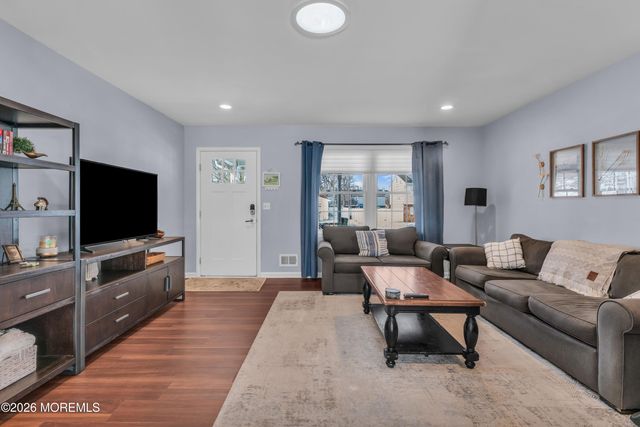 9 Ivy Place, Howell, NJ 07731