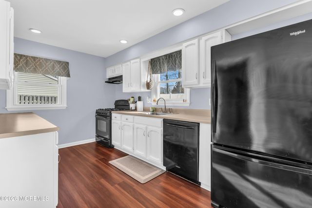 9 Ivy Place, Howell, NJ 07731