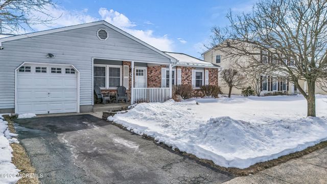 9 Ivy Place, Howell, NJ 07731