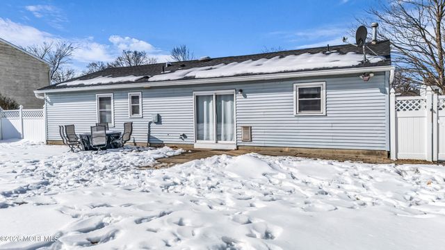 9 Ivy Place, Howell, NJ 07731