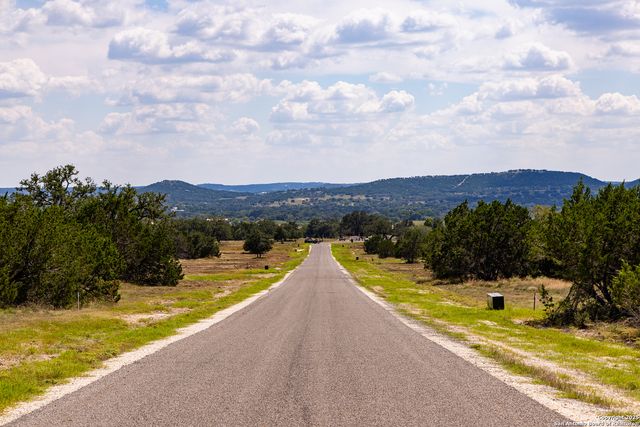 256 Dark Sky Path, Kerrville, TX 78028