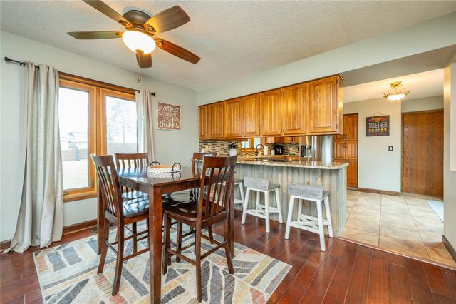 7900 Alpine Drive, Urbandale, IA 50322
