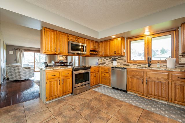 7900 Alpine Drive, Urbandale, IA 50322