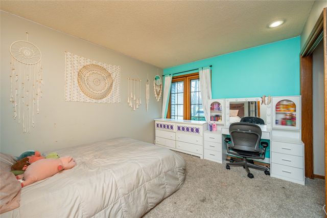 7900 Alpine Drive, Urbandale, IA 50322