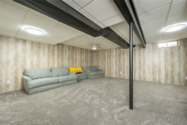 7900 Alpine Drive, Urbandale, IA 50322