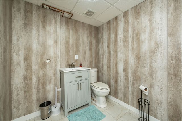 7900 Alpine Drive, Urbandale, IA 50322