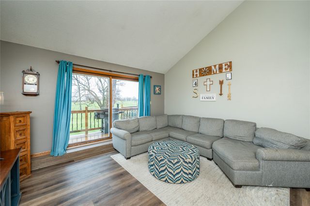 7900 Alpine Drive, Urbandale, IA 50322