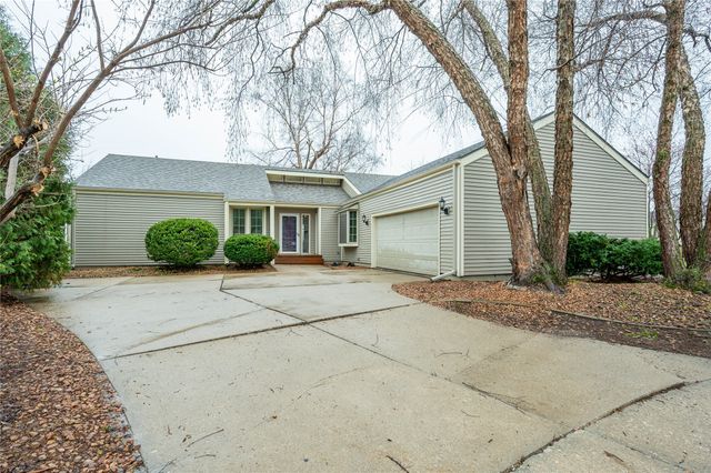 7900 Alpine Drive, Urbandale, IA 50322
