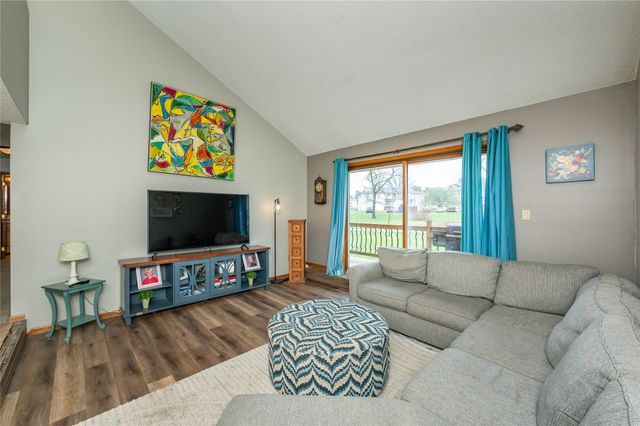 7900 Alpine Drive, Urbandale, IA 50322