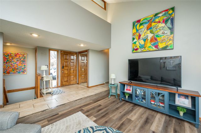 7900 Alpine Drive, Urbandale, IA 50322